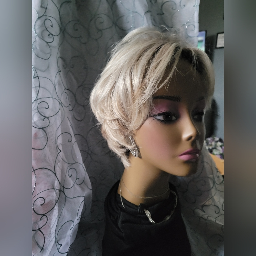 Ellen Wille Wig In Platinum Blonde Rooted - Picture 8 of 16